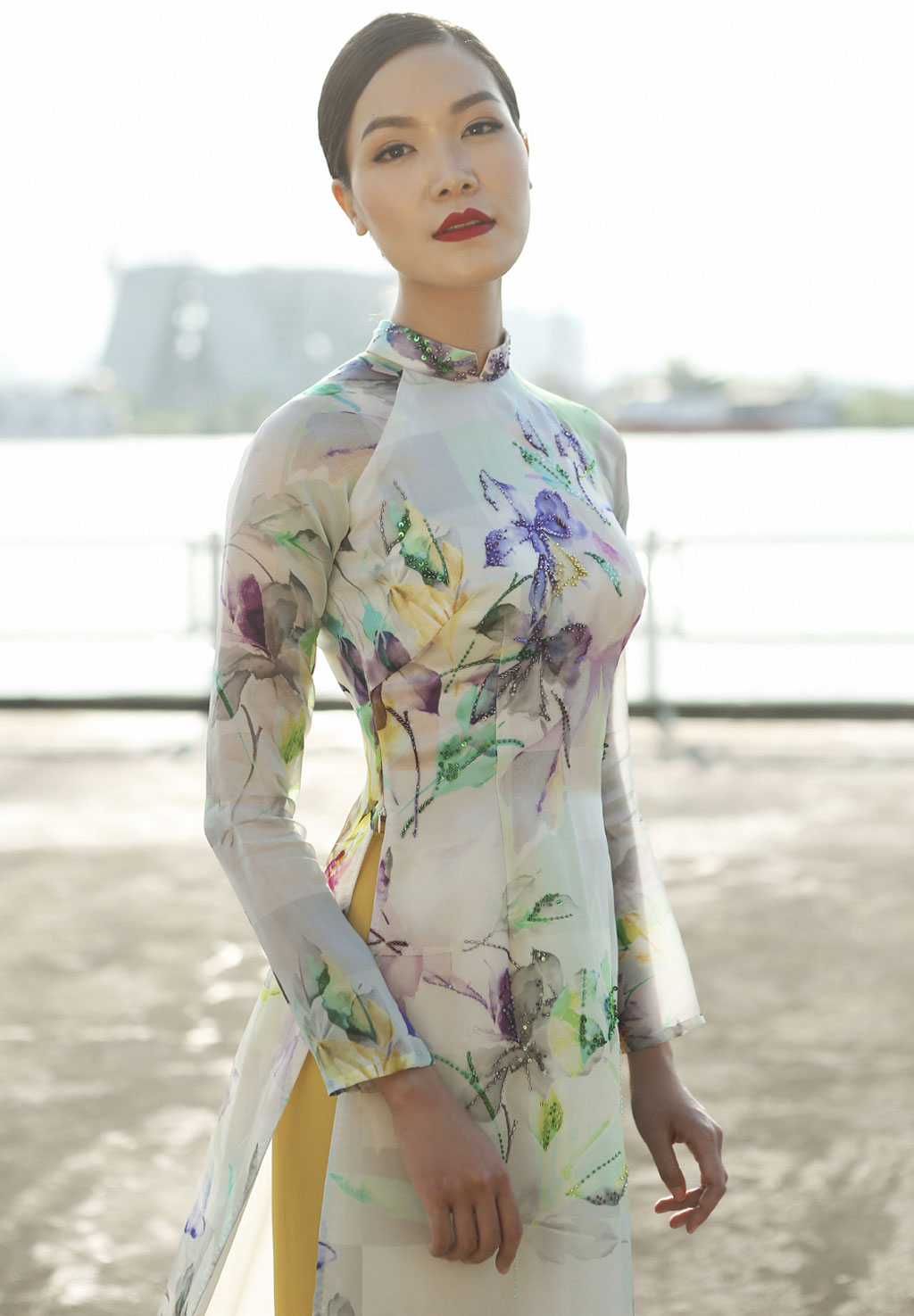 Hoa hậu VN Thùy Dung “gây thương nhớ” với áo dài 13