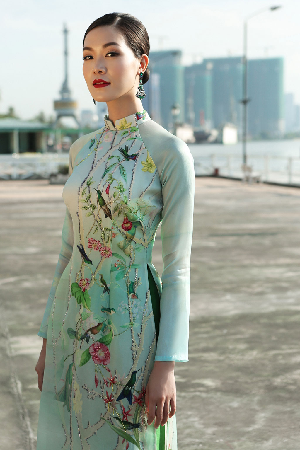 Hoa hậu VN Thùy Dung “gây thương nhớ” với áo dài 8