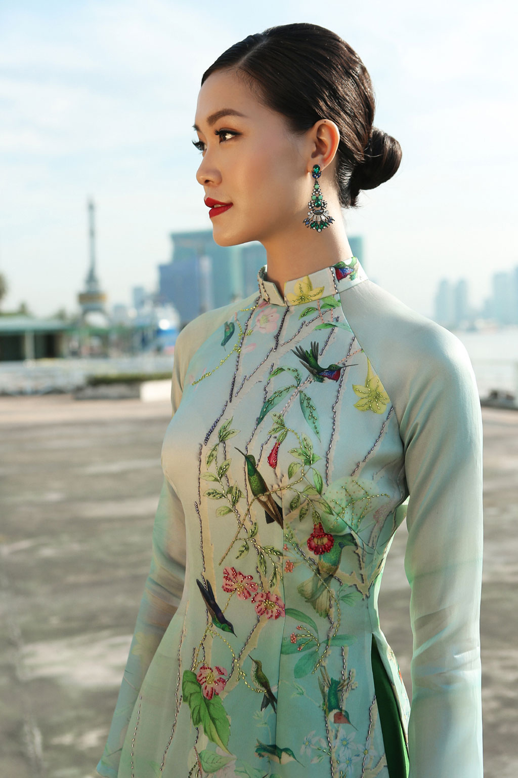 Hoa hậu VN Thùy Dung “gây thương nhớ” với áo dài 9