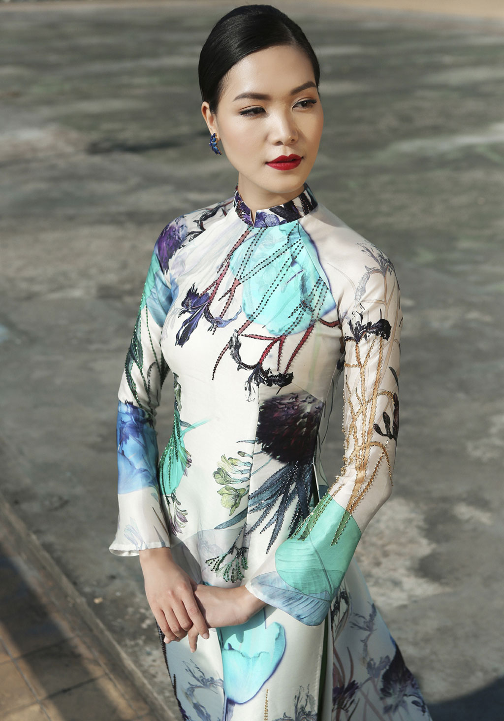Hoa hậu VN Thùy Dung “gây thương nhớ” với áo dài 5