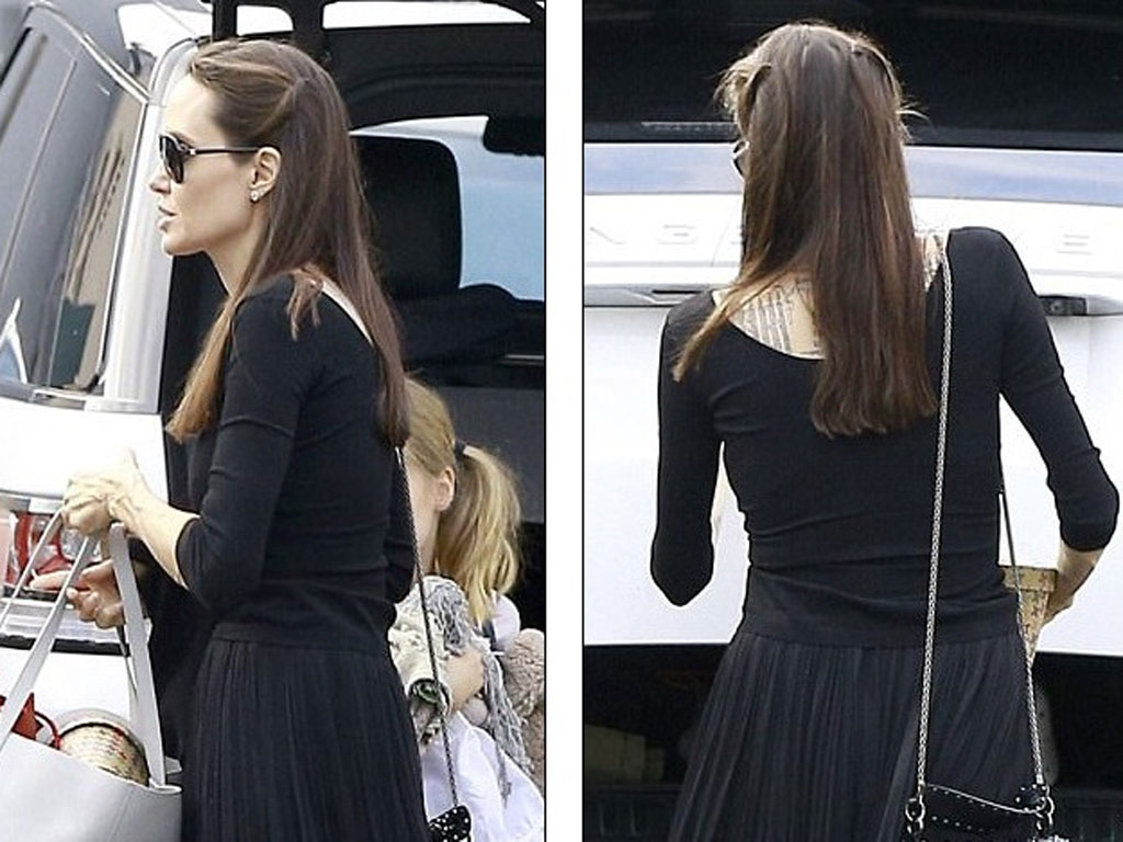 Angelina Jolie hiếm hoi được cha đẻ hộ tống các cháu đi du lịch1