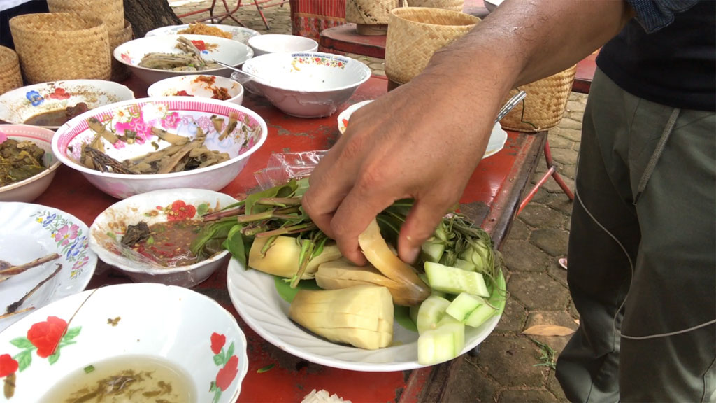 Rùng mình thưởng thức đặc sản nước bạn Lào 5