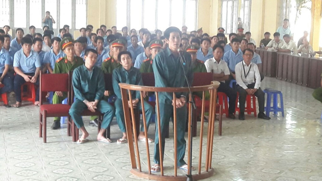 Hô hào học viên cai nghiện “về nhà thôi”, ba bị cáo lãnh án 1