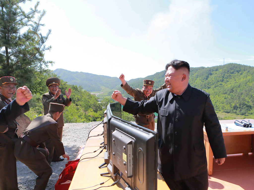 Triều Tiên tuyên bố phóng thành công tên lửa liên lục địa1