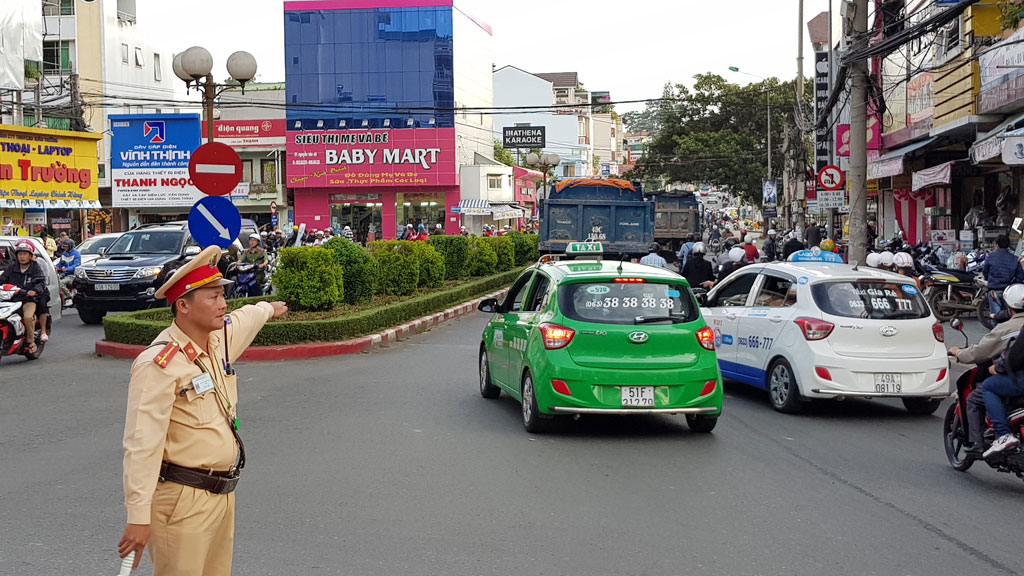 Giao thông ở thành phố không đèn xanh, đèn đỏ 1