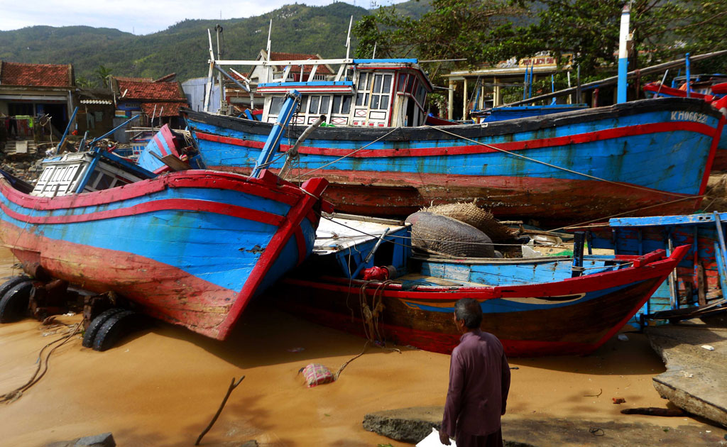 Hàng ngàn tà lồng nuôi thuỷ sản của người dân huyện Vạn Ninh trôi hết ra biển 6
