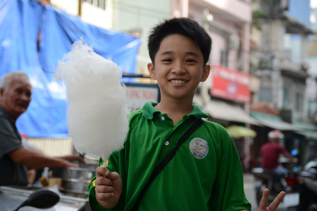 Xe kẹo bông gòn “ông ngoại” chở tuổi thơ giữa Sài Gòn 11