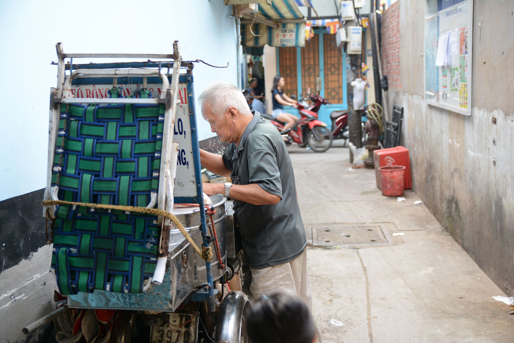Xe kẹo bông gòn “ông ngoại” chở tuổi thơ giữa Sài Gòn 15