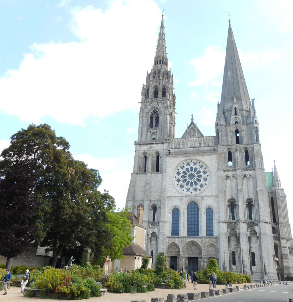 Chartres những mảnh kính ghép màu 1