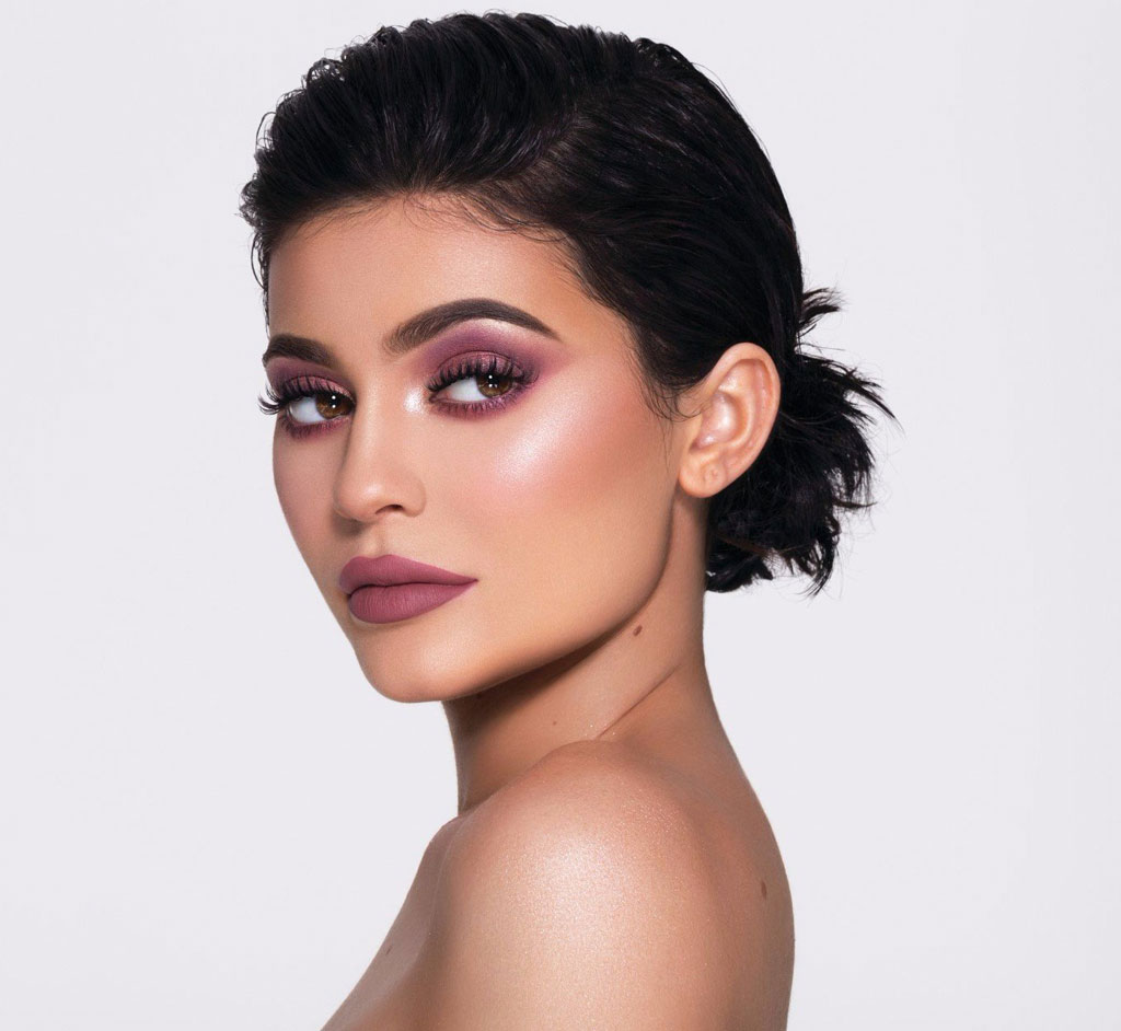 Kylie Jenner tung ảnh nude nhận triệu lượt like