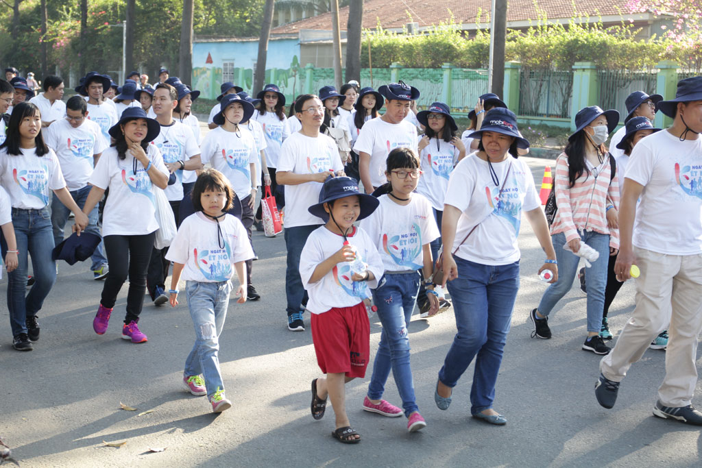 Hơn 3.000 tham gia đi bộ, quyên góp tiền cho người nghèo1