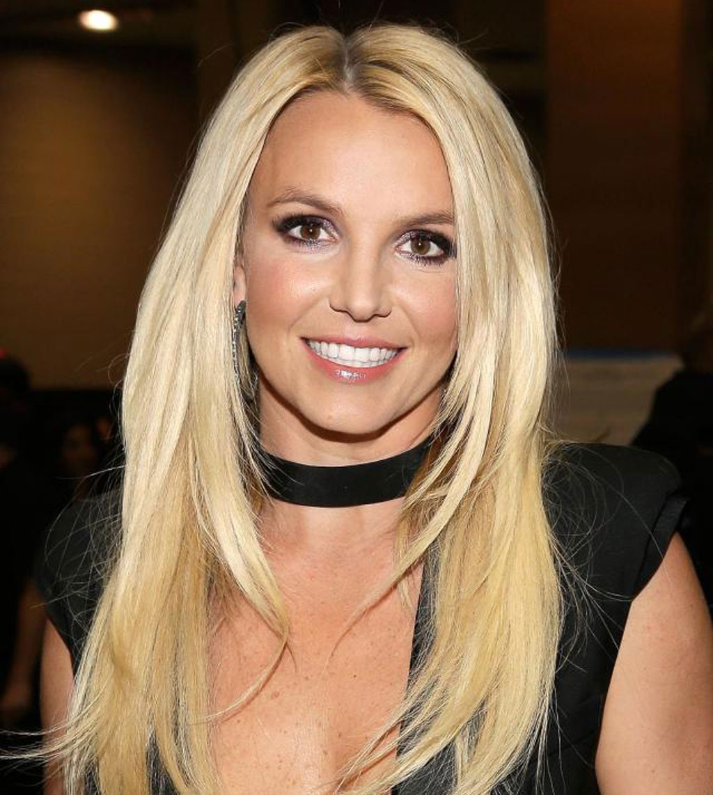 Britney Spears tự tin khoe dáng nuột nà trên bãi biển