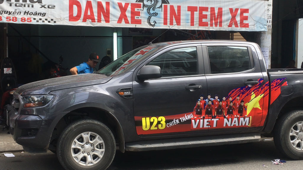 Đà Nẵng: Người dân đổ xô đi dán xe “cháy” cùng đội tuyển U23 Việt Nam1