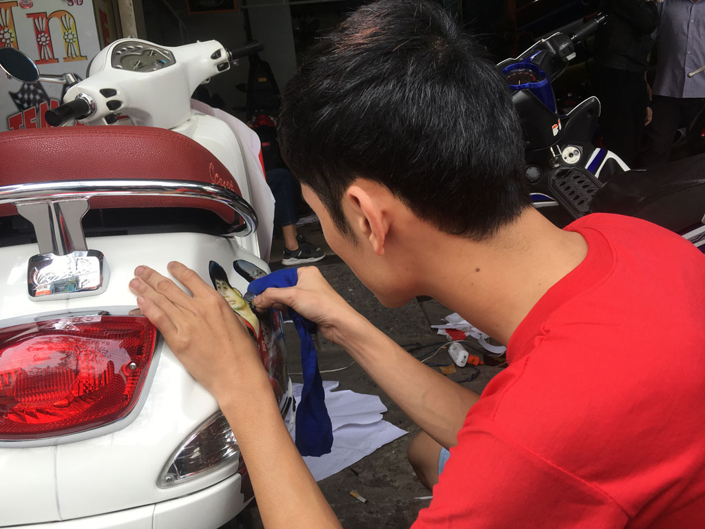 Đà Nẵng: Người dân đổ xô đi dán xe “cháy” cùng đội tuyển U23 Việt Nam2
