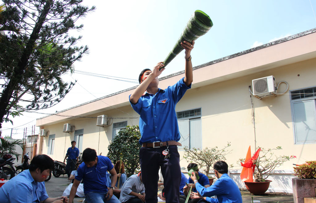 Làm kèn lứa dừa “khủng” cổ vũ U23 Việt Nam1