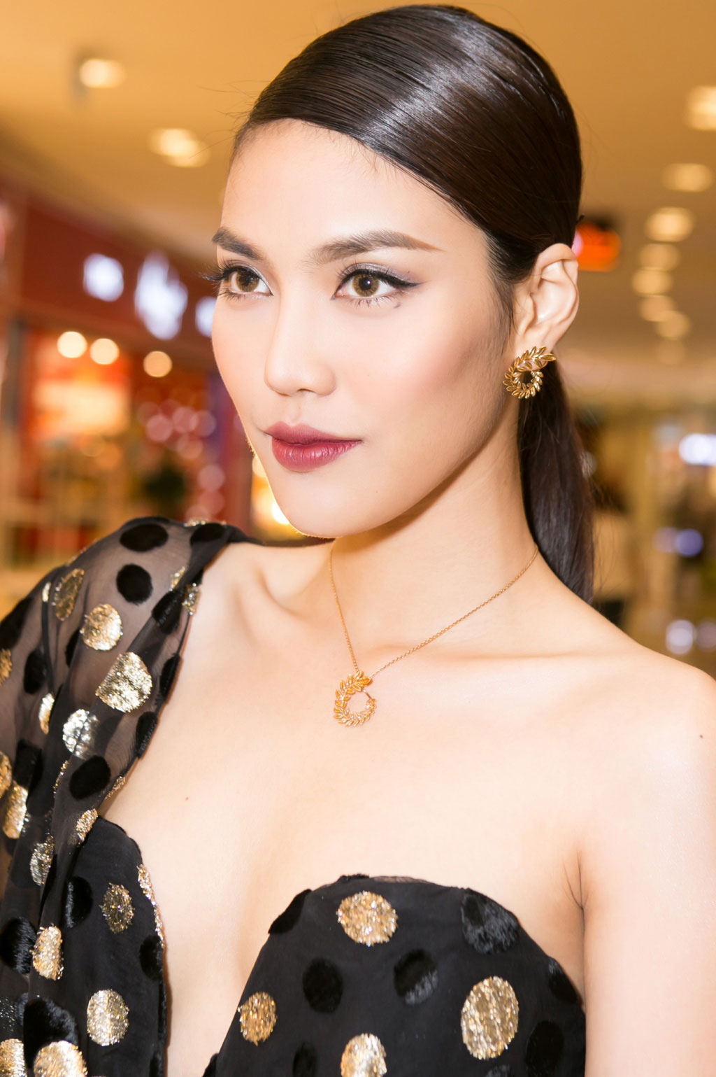 D&ugrave;ng trang sức l&agrave;m điểm nhấn 4