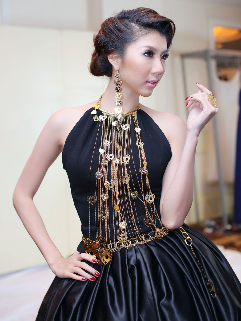 D&ugrave;ng trang sức l&agrave;m điểm nhấn 7