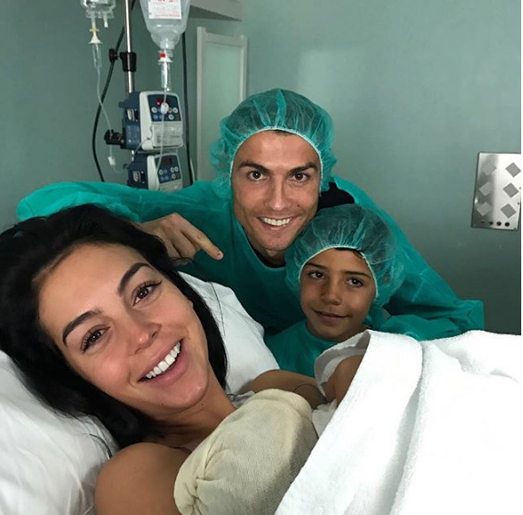 C.Ronaldo Lên ngôi “vua” nhờ... con gái