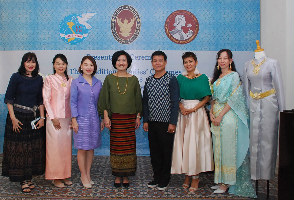 Tặng quốc phục Thái Lan cho bảo tàng Phụ nữ Nam bộ 