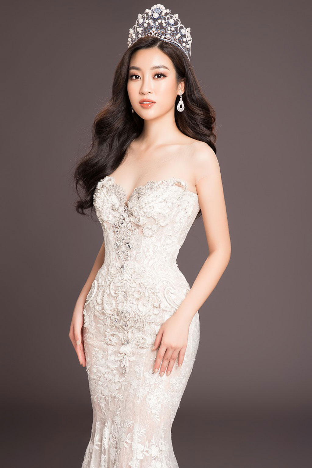 Top 3 Hoa hậu Việt Nam rạng rỡ với đầm dạ hội trước khi kết thúc nhiệm kì2