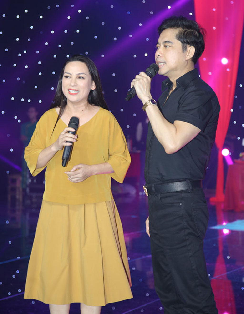 Sau đăng quang Hoa hậu, Hương Giang Idol được Chế Linh mời hát trong liveshow3