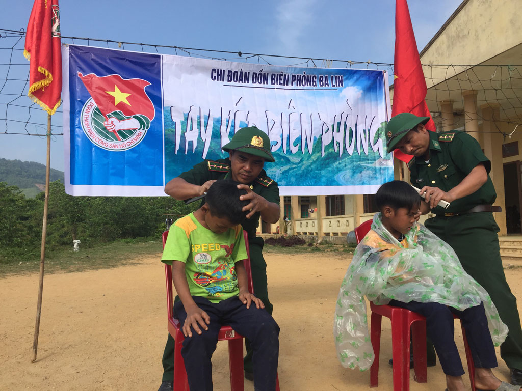 Những tay kéo biên phòng2