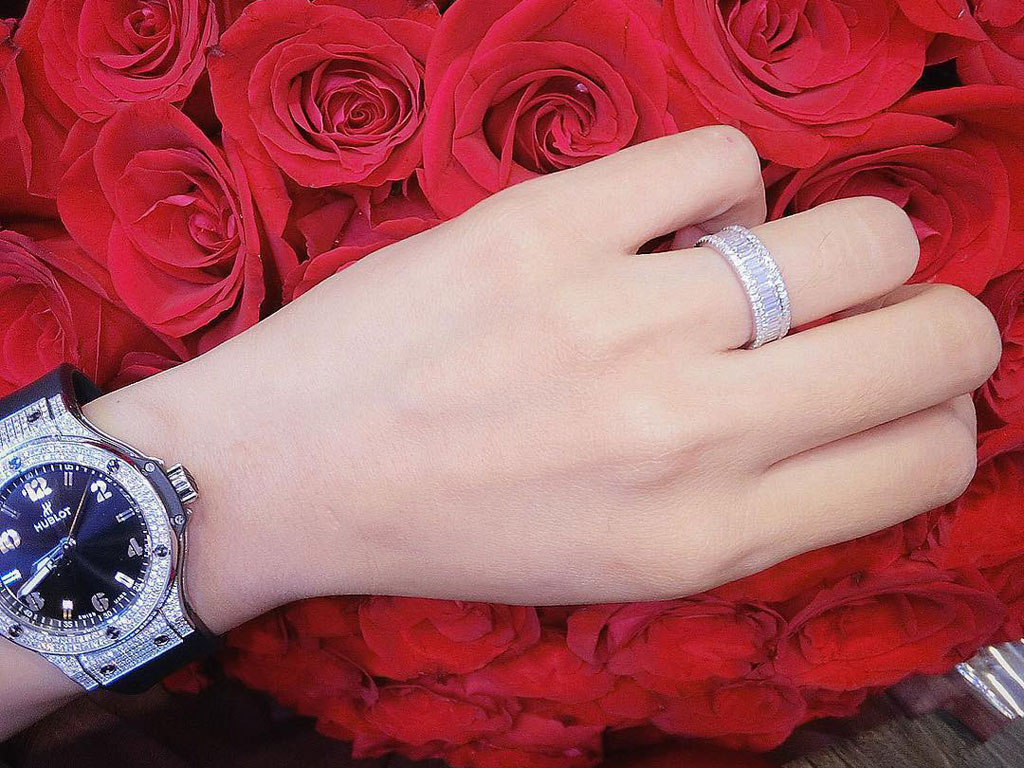 Follow thế giới sao: Diệp Lâm Anh khoe nhẫn đính hôn trên Instagram1