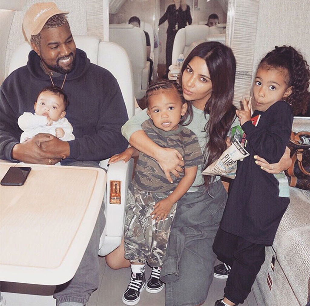 Hai con của Kim Kardashian gây sốt mạng xã hội2