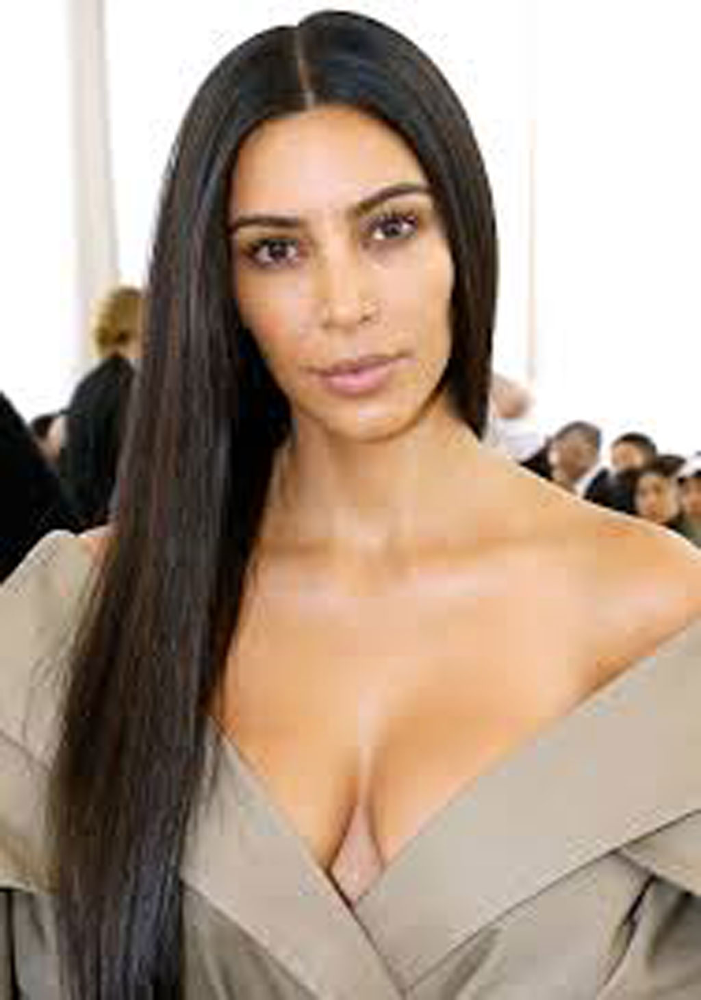 Kim Kardashian “khoe” cuộc sống thượng hạng