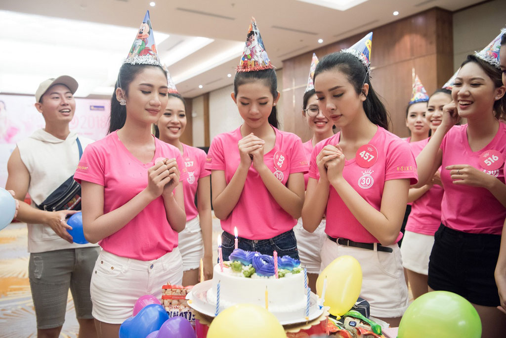 Ban tổ chức Hoa hậu Việt Nam khiến thí sinh bật khóc sau buổi tập luyện1
