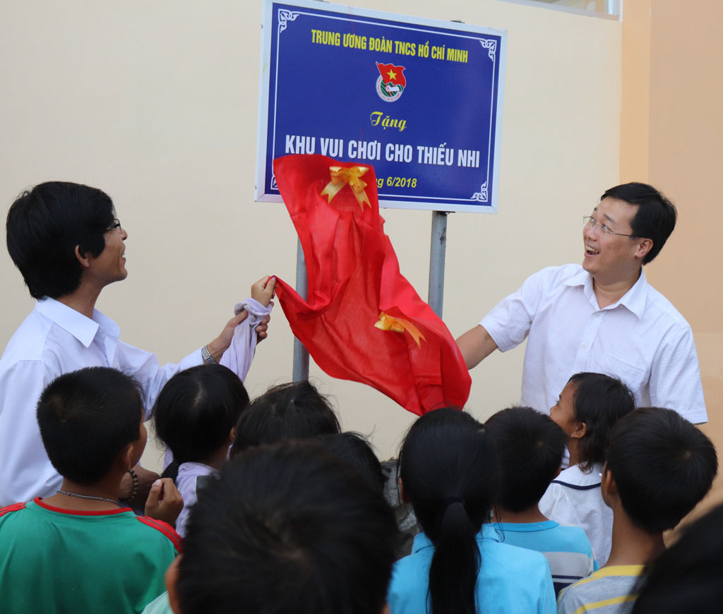 Anh Lê Quốc Phong tiếp xúc cử tri  tại Tuy Phong, Bình Thuận1