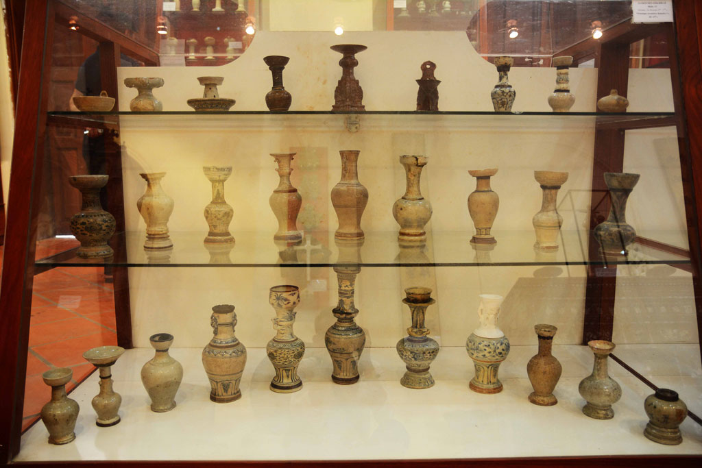 Hơn 600 chiếc đèn cổ nghìn năm được trưng bày tại TP.HCM3