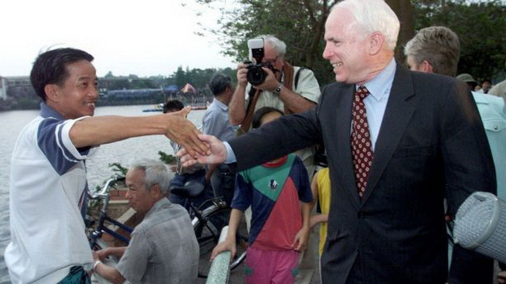 John McCain và duyên nợ với VN1