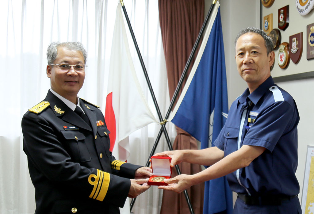 Đoàn công tác Hải quân Việt Nam chào xã giao chính quyền thành phố Yokosuka2