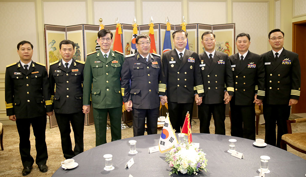 Tư lệnh Hải quân Việt Nam- Hàn Quốc hội đàm song phương2