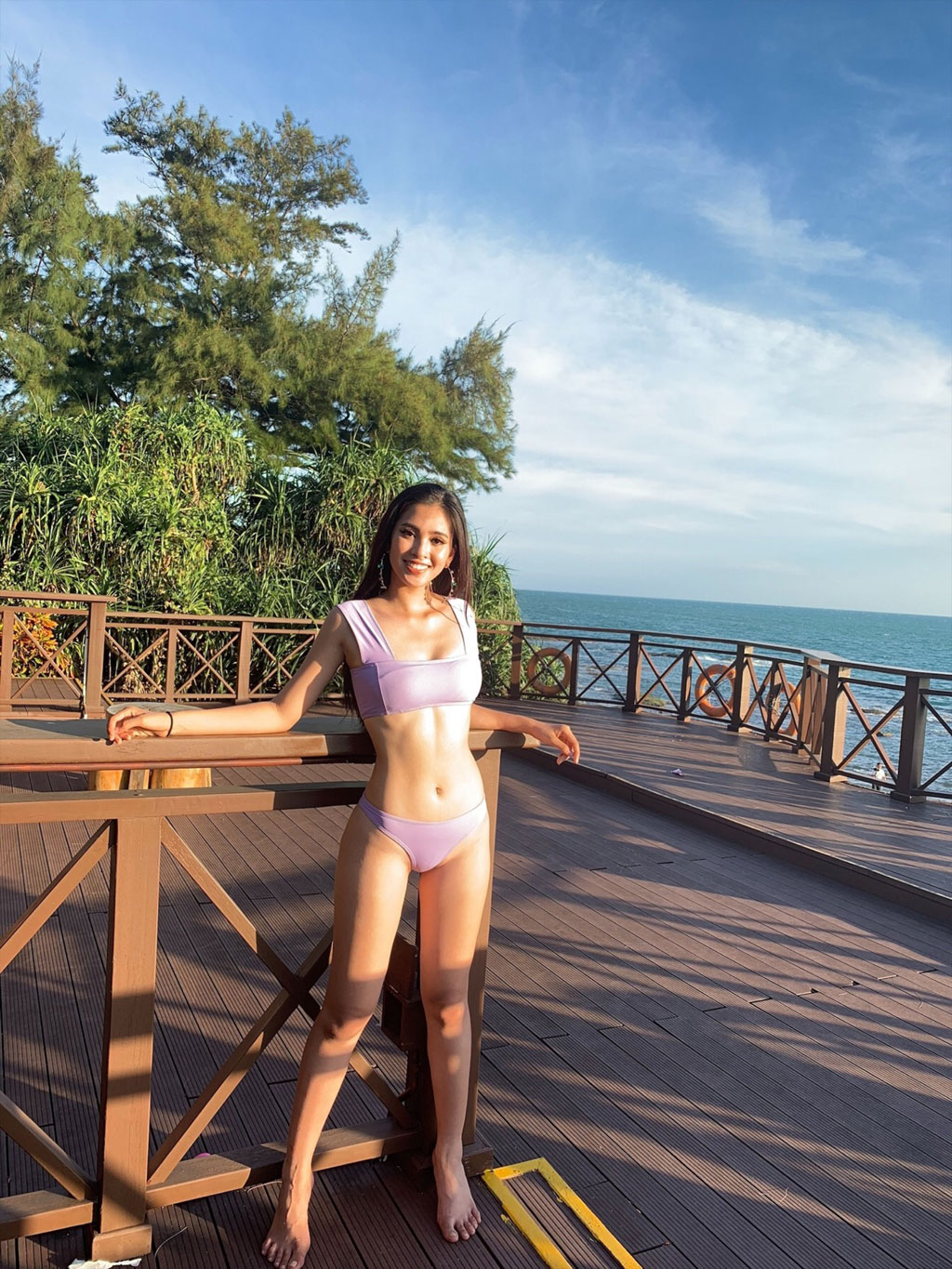 Hoa hậu Tiểu Vy  mặc bikini khoe cơ bụng tại Miss World1