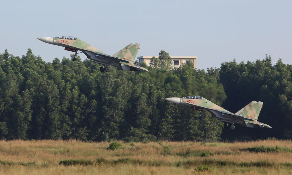 Su-30MK2 tung cánh3