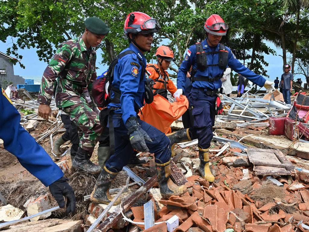 Indonesia trước nguy cơ hứng thêm sóng thần1