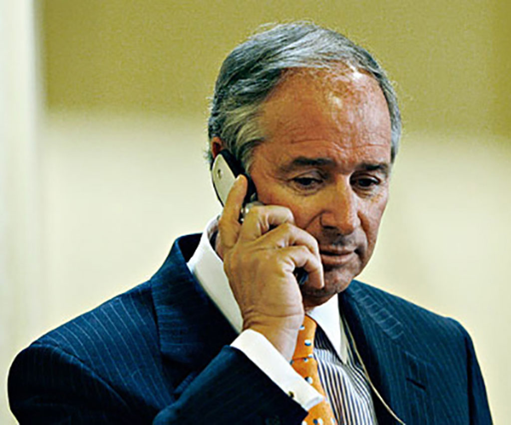 CEO Stephen Schwarzman của Quỷ Đầu tư Blackstone vẫn chuộng cái điện thoại 'thời cổ đại' Nokia 6350 - Ảnh BusinessInsider 5