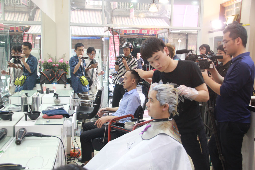 Ông chủ tiệm tóc cắt miễn phí cho kiểu đầu Kim Jong Un – Trum: 'Tôi cắt tóc để ủng hộ hòa bình'1