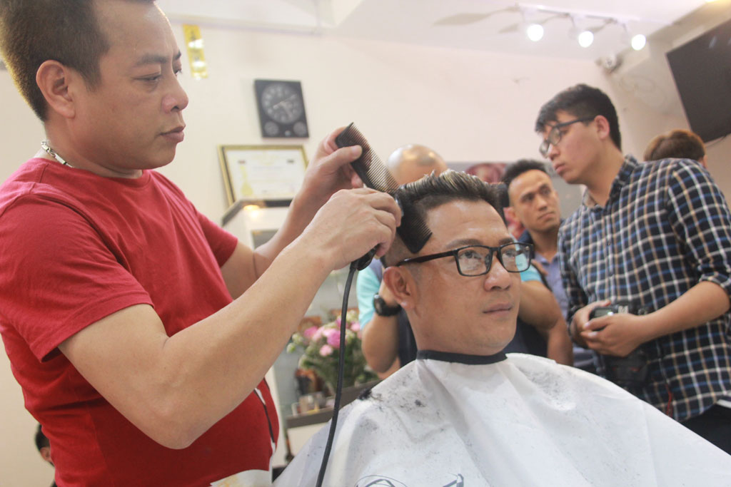 Ông chủ tiệm tóc cắt miễn phí cho kiểu đầu Kim Jong Un – Trum: 'Tôi cắt tóc để ủng hộ hòa bình'3