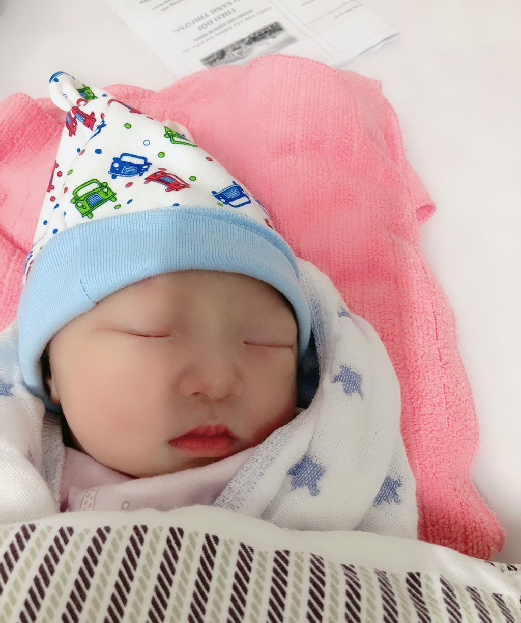 Vợ 9x Lâm Chấn Huy sinh con trai đầu lòng8
