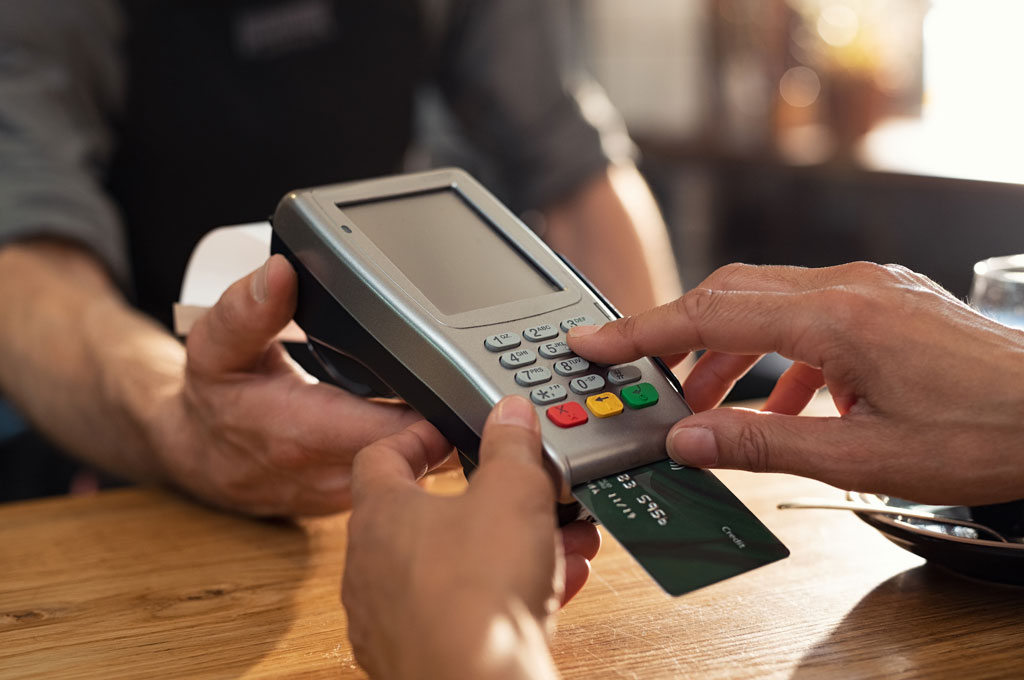 Phân biệt các loại thẻ ATM, Visa, Mastercard và lợi ích sử dụng thẻ khi đi du lịch1
