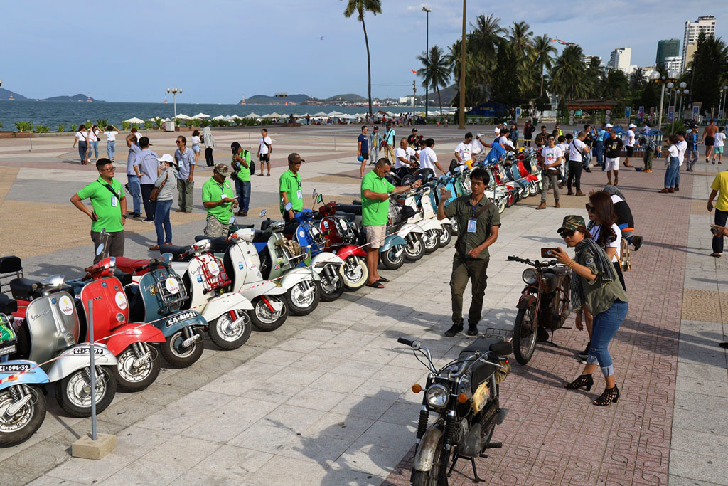 Gần 600 xe cổ hội ngộ tại phố biển Nha Trang7