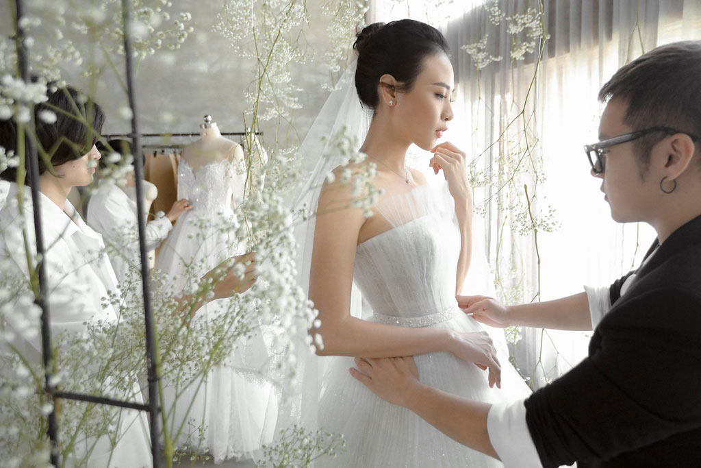 Cận cảnh váy cưới trăm triệu mất 3 tháng làm thủ công của Đàm Thu Trang2