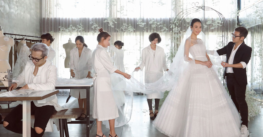 Cận cảnh váy cưới trăm triệu mất 3 tháng làm thủ công của Đàm Thu Trang6