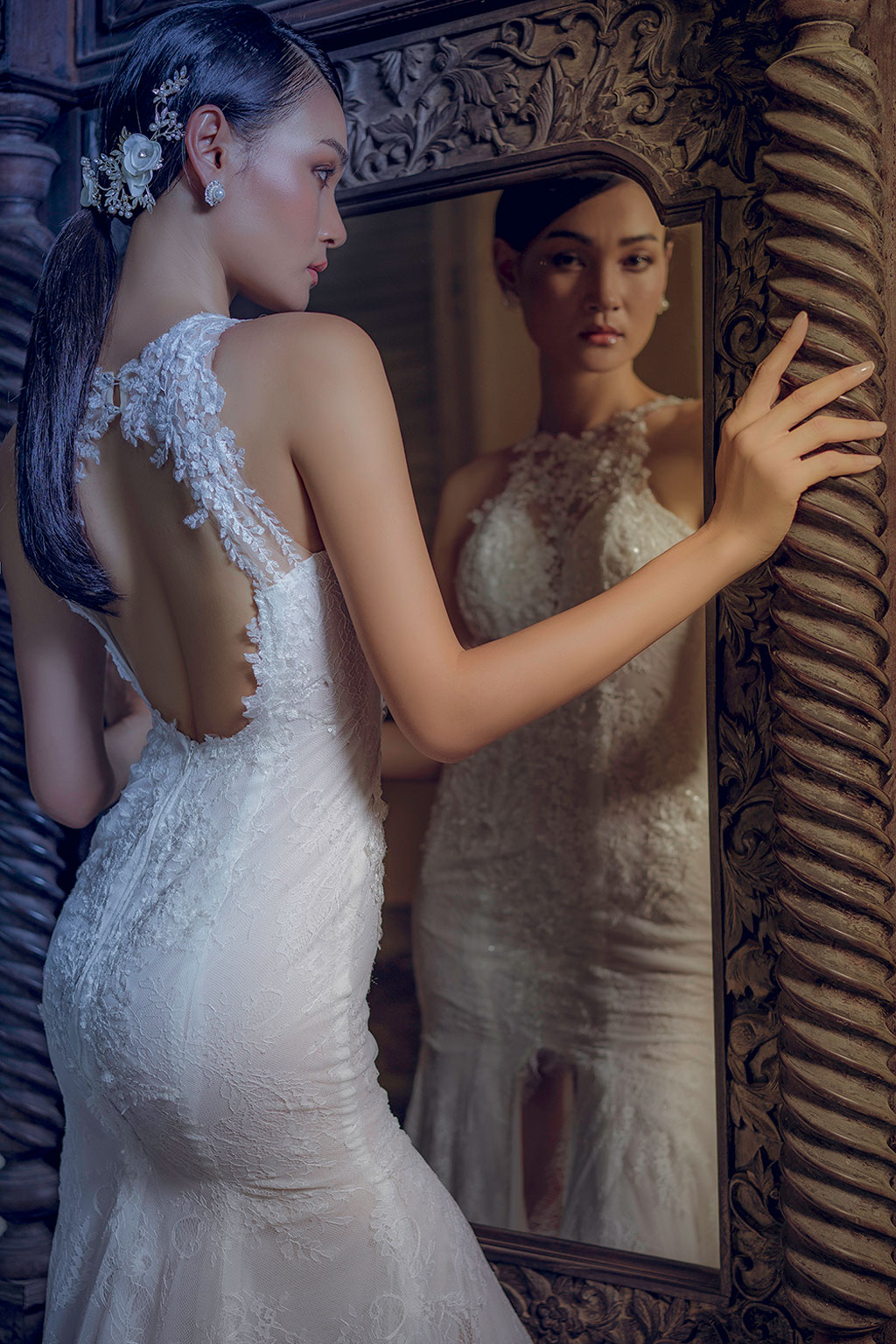 Người mẫu Thùy Trang đẹp lạnh lùng trong váy cô dâu4
