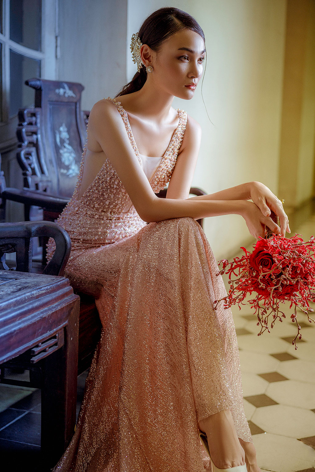 Người mẫu Thùy Trang đẹp lạnh lùng trong váy cô dâu6