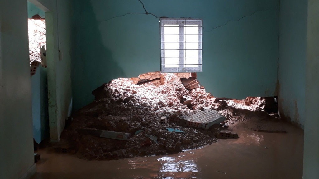 Sạt lở đất làm đổ sập nhiều nhà dân tại Lâm Đồng1