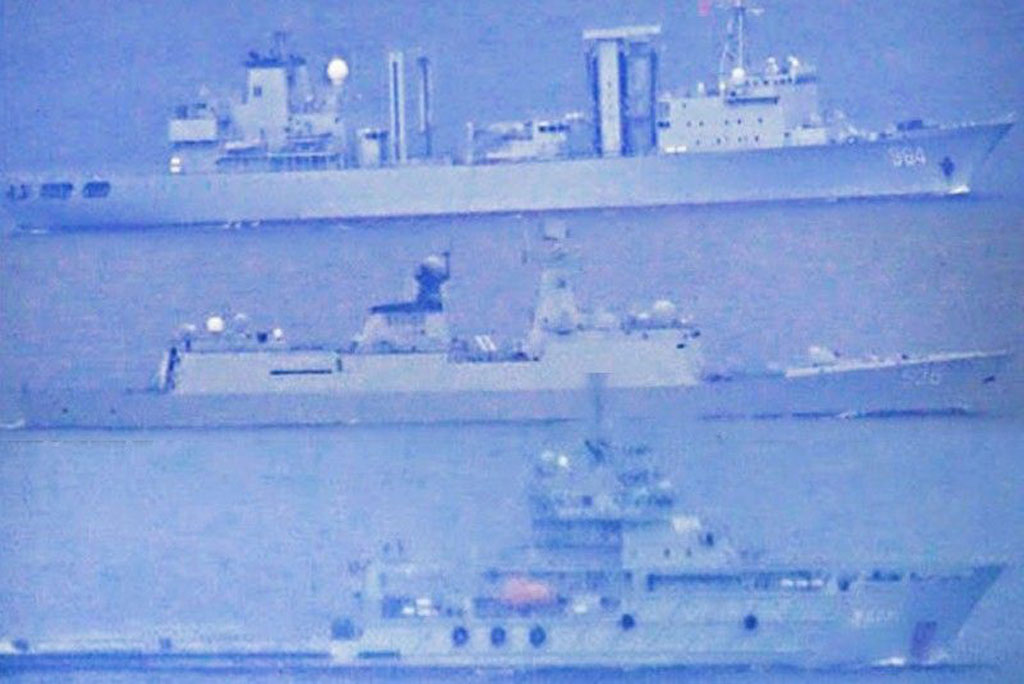  Bộ trưởng Philippines phản đối tàu chiến Trung Quốc
